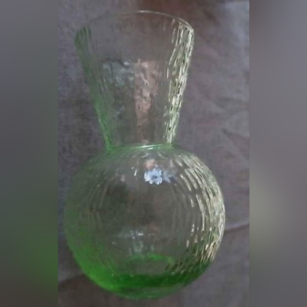 Vintage Mid Century Modern Green Glass Flower Vase 5.5" x 3.5"